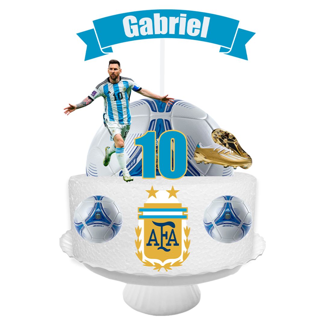Mockup de topo de bolo digital temático da seleção da Argentina com o jogador Lionel Messi. Inclui o jogador de braços abertos, uma chuteira de ouro, bolas de futebol, o número 10, o escudo da AFA e uma faixa azul superior personalizável com o nome Gabriel.